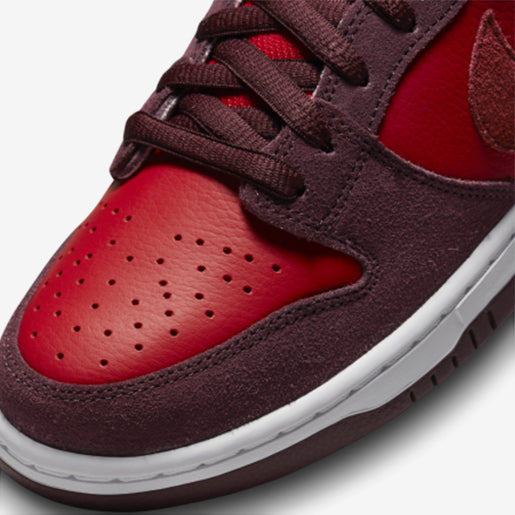 SB Dunk Low Cherry