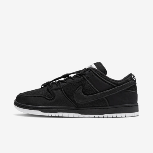 SB Dunk Low Gnarhunters