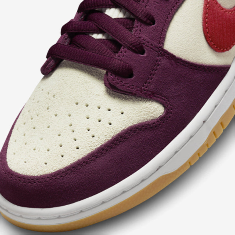 SB Dunk Low Skate Like a Girl