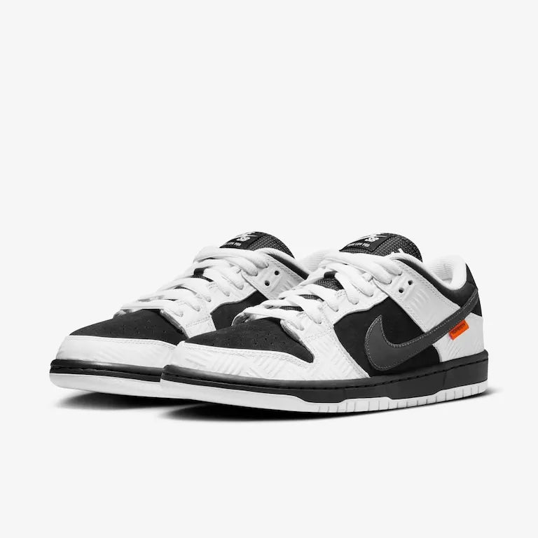 TIGHTBOOTH x SB Dunk Low Black White