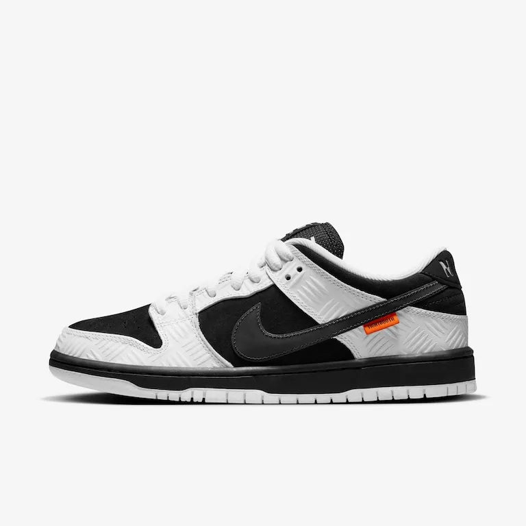 TIGHTBOOTH x SB Dunk Low Black White